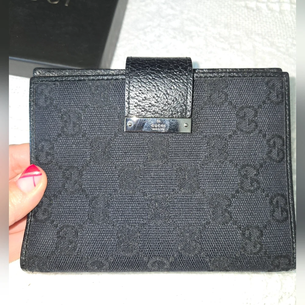 Like New! Gucci Bundle - GG Black Cloth Wallet and Agenda - Picture 9 of 16
